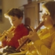 Kinder spielen Blockflöte an Weihnachten 1985
